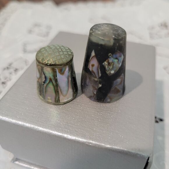 2 Vintage Inlaid Abalone Shell Thimbles MOP Mother Of Pearl sewing crafts MCM - Picture 3 of 9